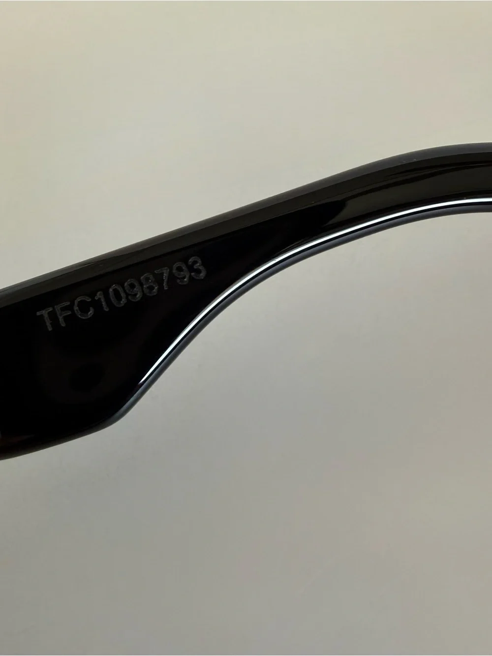 NEW!!! Fendi cat eye black sunglasses FE40135F 01A Authentic